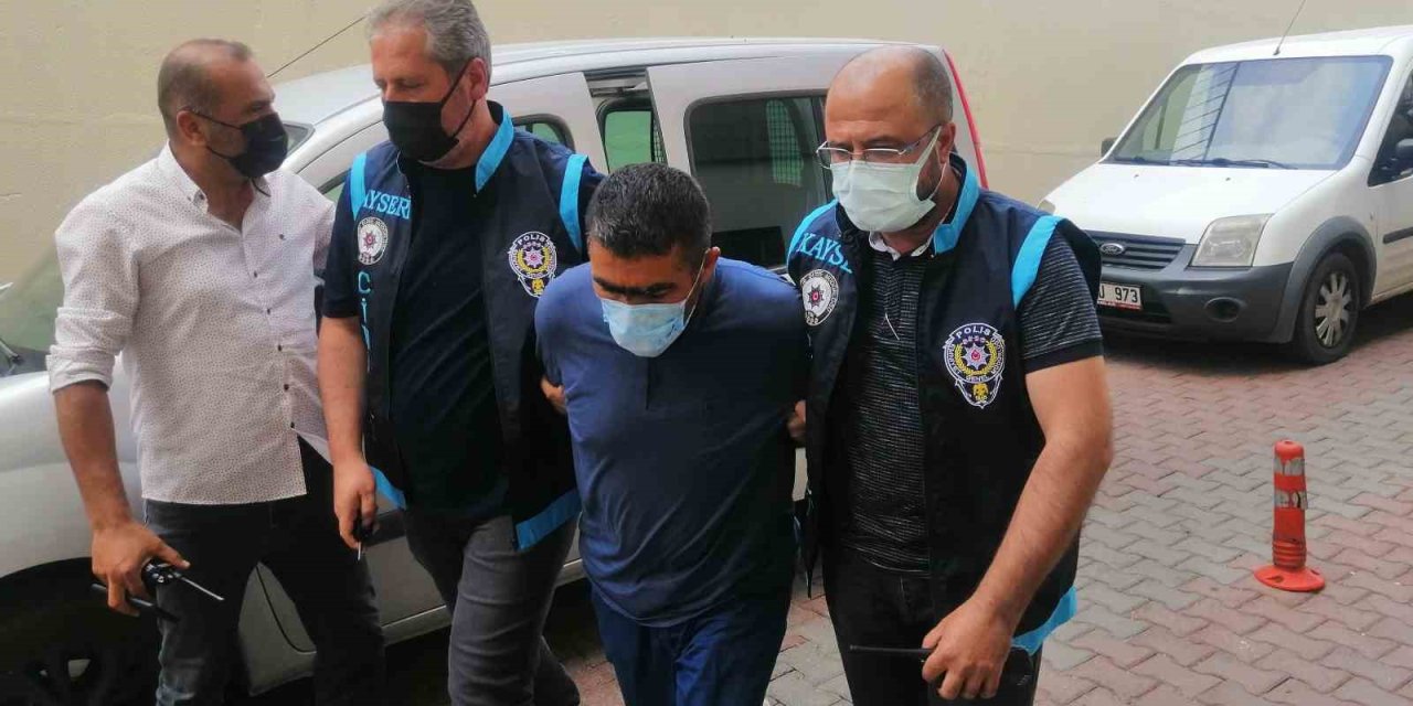 Ağabeyi Ve Yengesini Öldüren Sanık, Kız Kardeşini Öldürdüğü İddiasıyla Hakim Karşısında