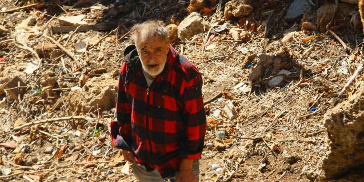 Düşürdüğü Cep Telefonunu Almak İsterken Düştü, Saatlerce Kurtarılmayı Bekledi