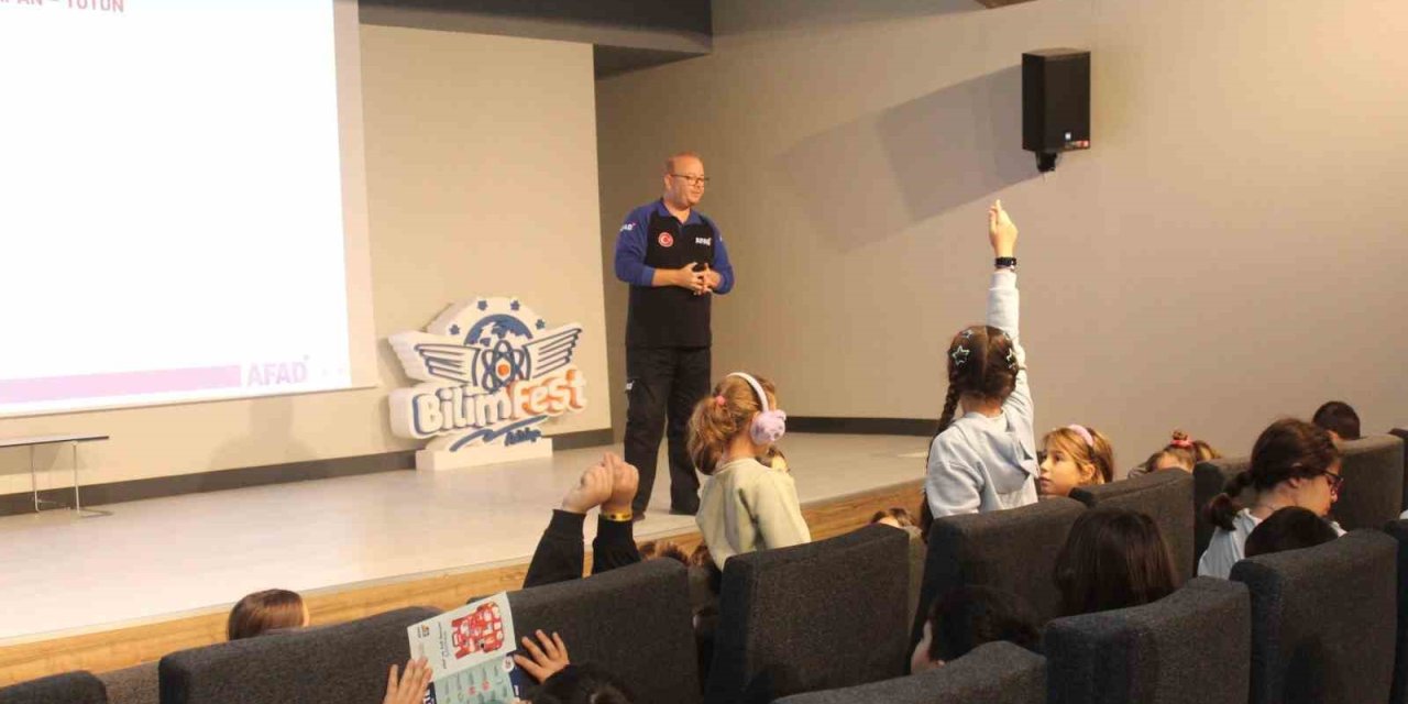 Kepez’den Düzce Depreminin Yıl Dönümünde Çocuklara Afet Eğitimi