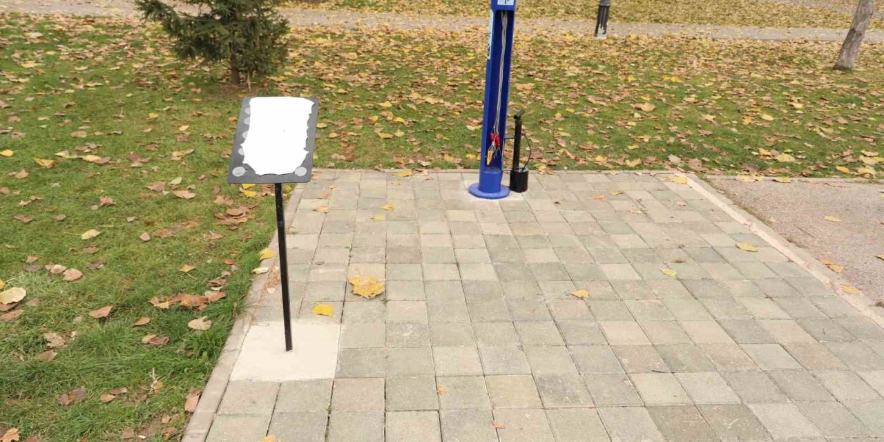 Odunpazarı’ndaki Bisiklet Tamir İstasyonuna Zarar Verildi