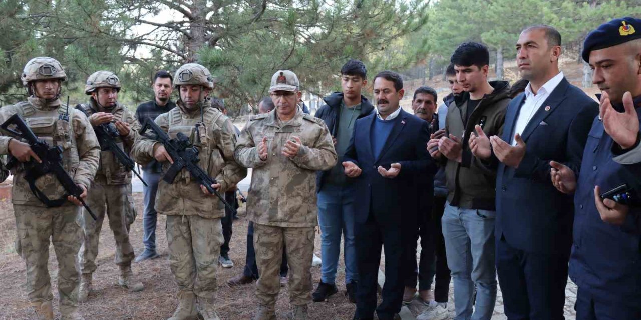 Komandolar Günyüzü İlçesinde Arama Tarama Faaliyeti Gerçekleştirdi