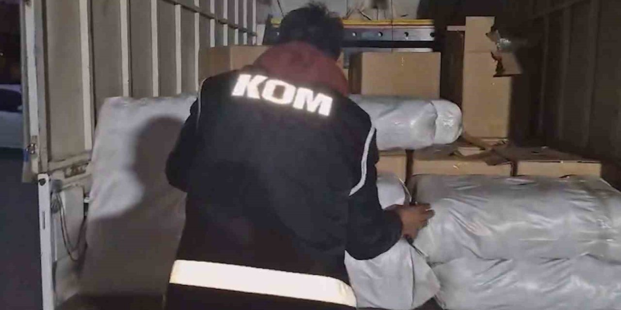 Kamyonet Kasasından 821 Kilogram Kaçak Tütün Çıktı