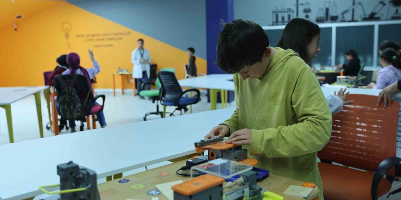 Kayseri Bilim Merkezi, Ara Tatilde Çocukları Bilimle Tanıştırdı