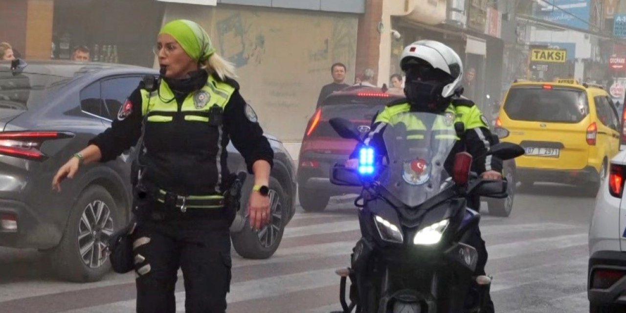 Kadın Polisin Yangın Hassasiyeti: Dumanı Görünce İhbarı Geçti, İtfaiyenin Hızlı Gelebilmesi İçin Yoğun Çaba Harcadı