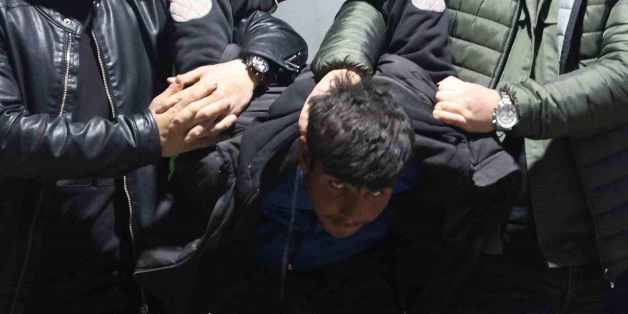 “polisimizi Seviyoruz” Diyen Firarinin Yakalanma Anına Ait Kamera Görüntüsü Ortaya Çıktı