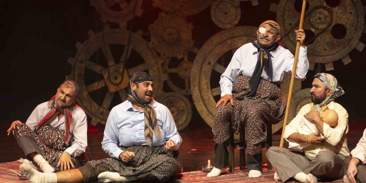 Mersin Şehir Tiyatrosu ’misafir’ Oyununu Sahneledi