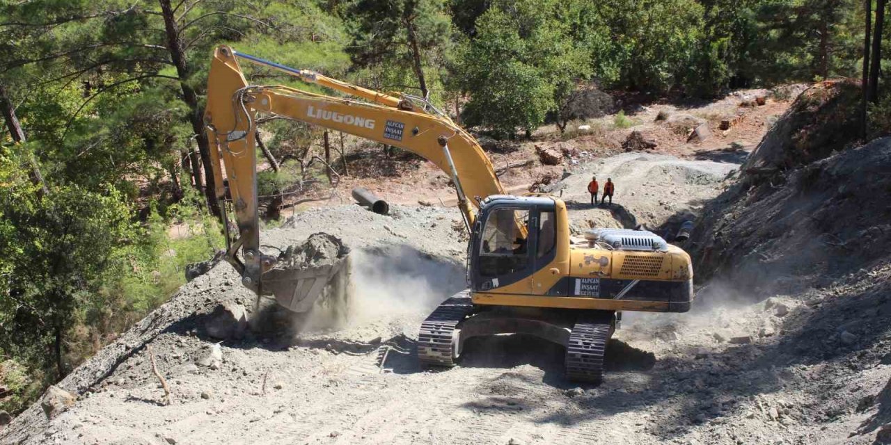 Kumluca Kuzca’da İçme Suyu Çalışması