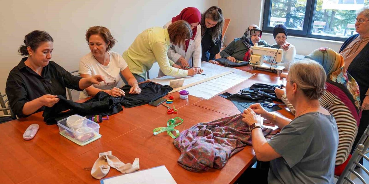 Kendi Kıyafetlerini Üretiyorlar