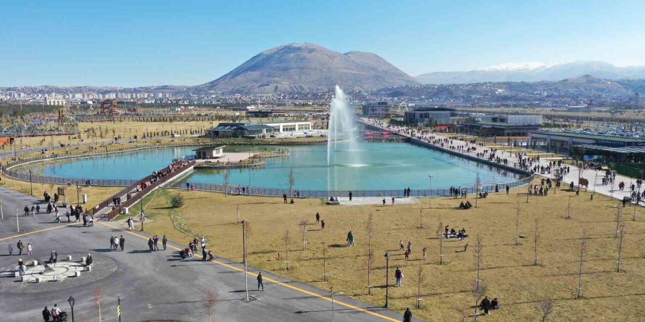 Millet Bahçesi’nin Kütüphanesini Valilik Onaracak