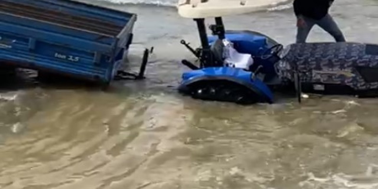 Dere Yatağı Derinleşti, Mahsur Kalan Traktör İş Makinesiyle Çıkarıldı