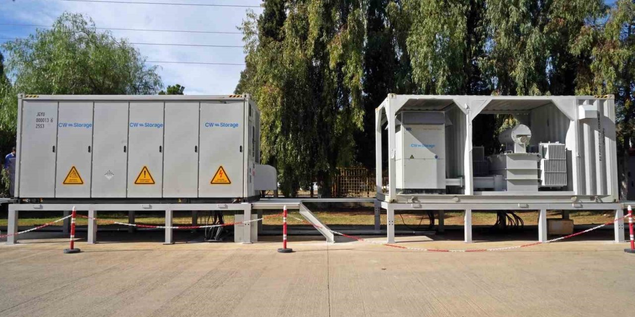 370 Evin 1 Günlük Elektriğini Depoluyor