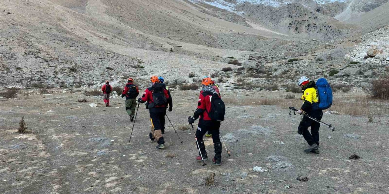Aladağlar’da Kaybolan Dağcı Kız Kardeşler Kayseri’de Bulundu