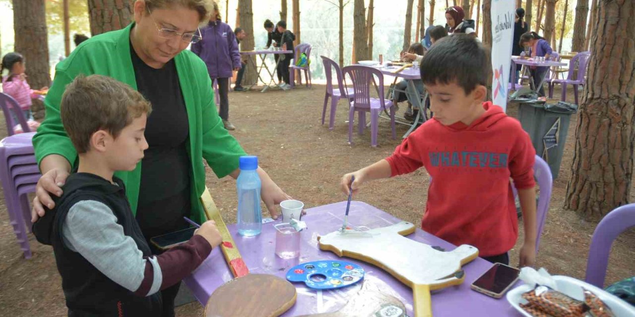 Önce Boyadılar, Sonra Oynadılar