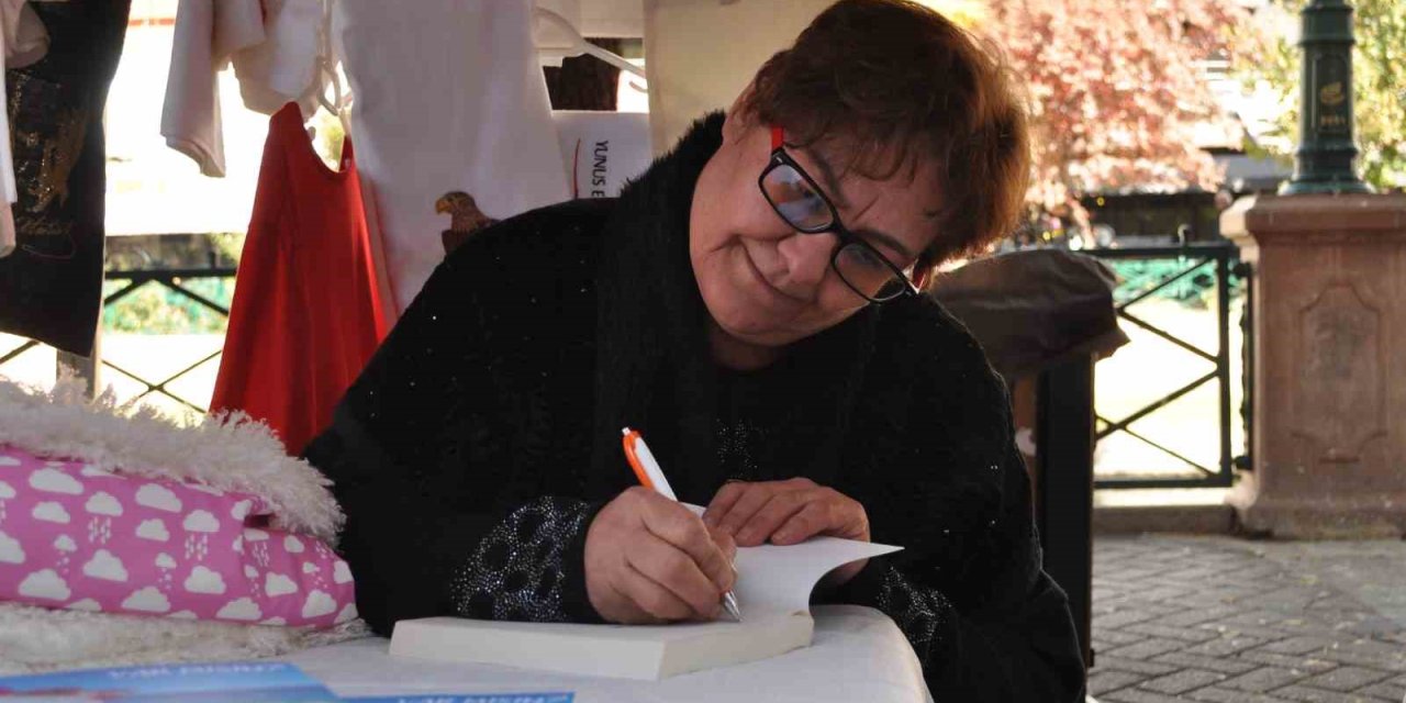 Kanserken Yazdığı Kitap İle Aynı Hastalıkla Mücadele Edenlere İlham Oldu