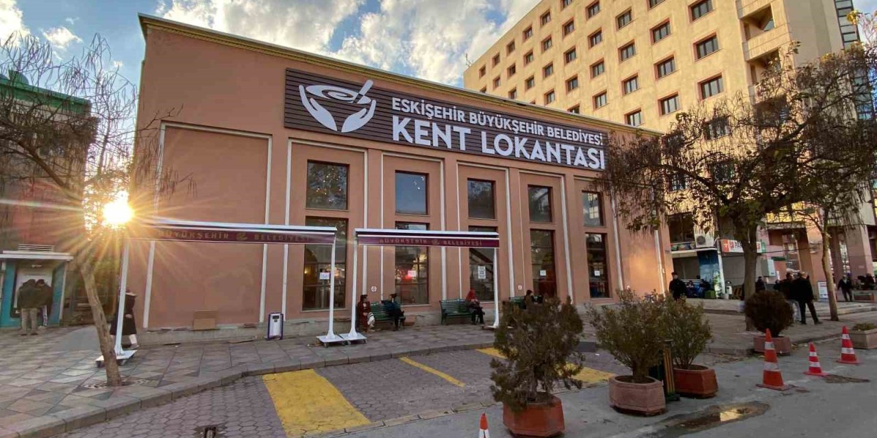 Eskişehir Büyükşehir Belediyesi’nin Açtığı Kent Lokantası Binasının Depreme Dayanıksız Olduğu İddiası