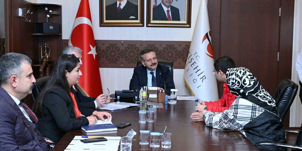 Vali Aksoy, Halk Günü Toplantısında Vatandaşlarla Buluştu