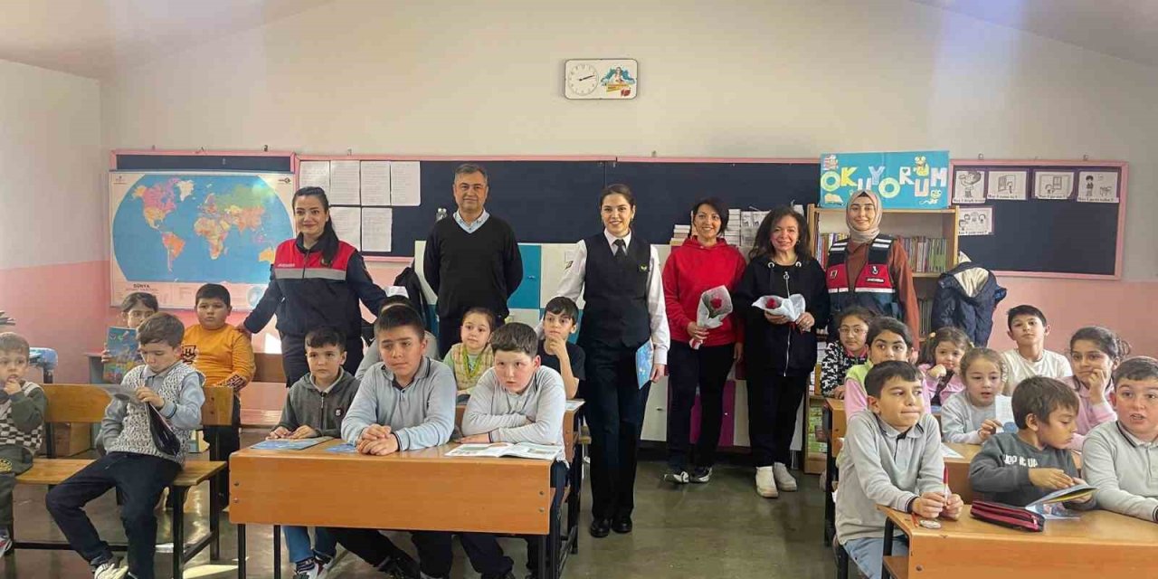 Jandarma Öğretmenlerin Öğretmenler Günü’nü Kutlandı