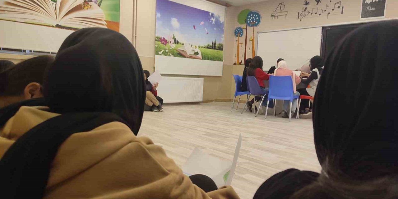 Fedakar Öğretmenler Yaptıklarıyla Çocuklara Hem Anne Hem Baba Oldu