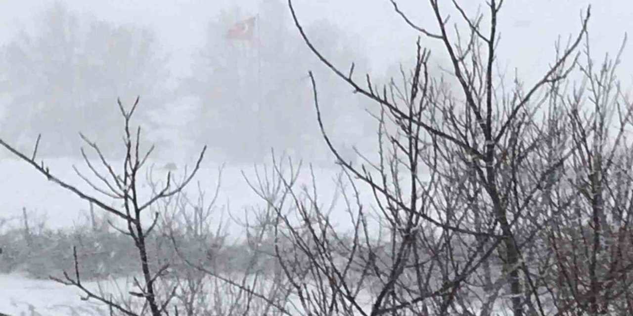 Sarıcakaya İlçesi Beyaza Büründü