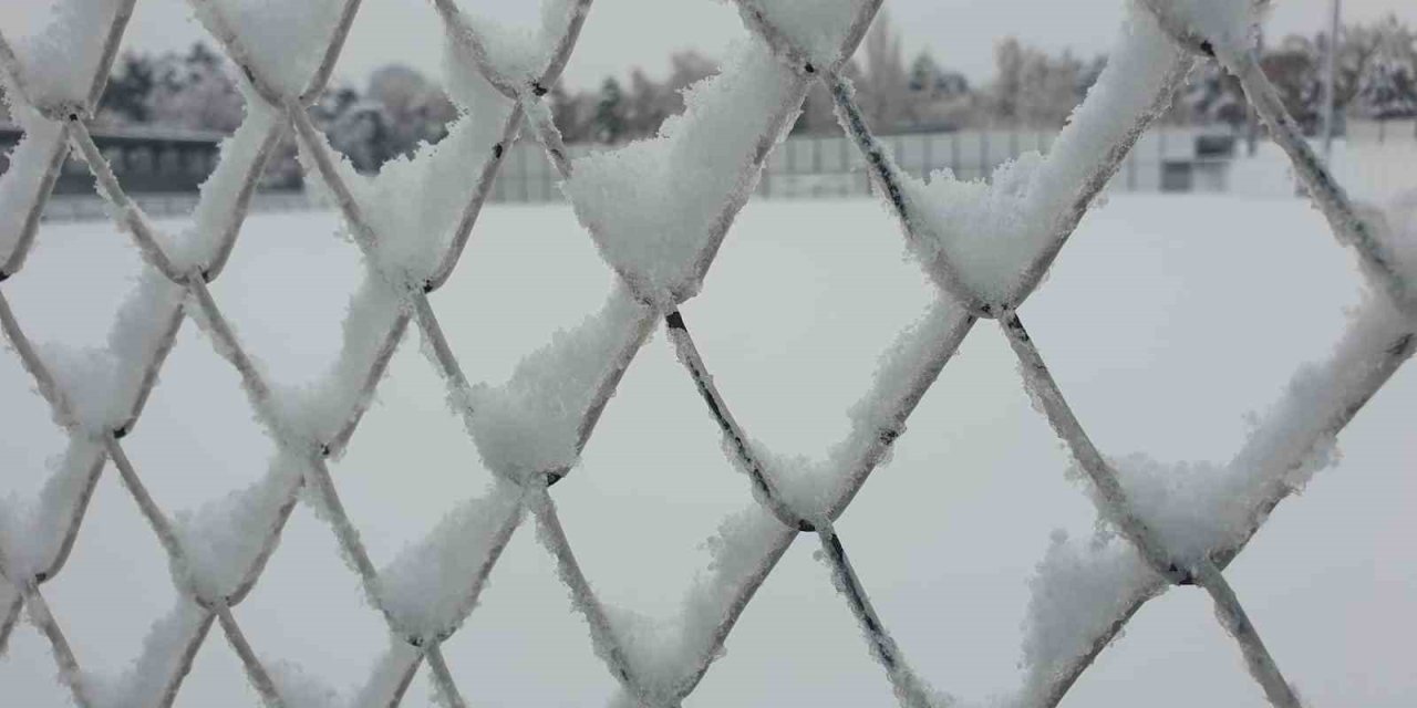 Kayseri’de Amatör Maçlara Kar Engeli
