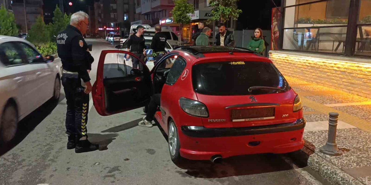 Alkollü Araç Kullanmaktan Ehliyetine El Konulan Sürücü, Tekrar Akollü Ve Ehliyetsiz Yakalandı