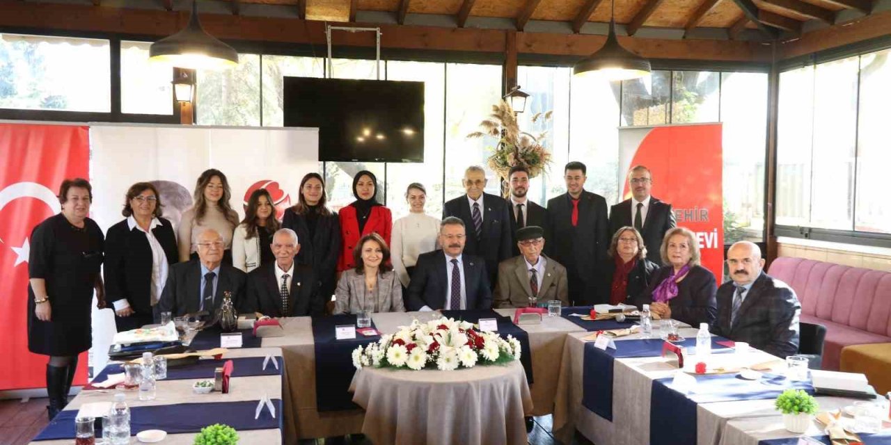 Meslek Hayatları Boyunca Binlerce Öğrenci Eğittiler, Topluma Profesörler Ve Generaller Kazandırdılar