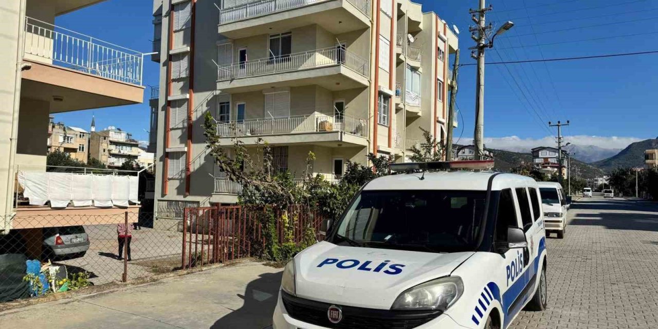 82 Yaşındaki Kadın Evinde Ölü Bulundu