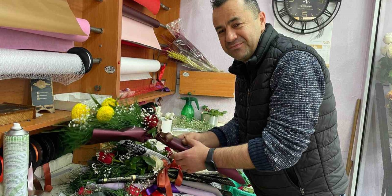 Çiçekçilerde Öğretmenler Günü Mesaisi Yoğun Geçiyor