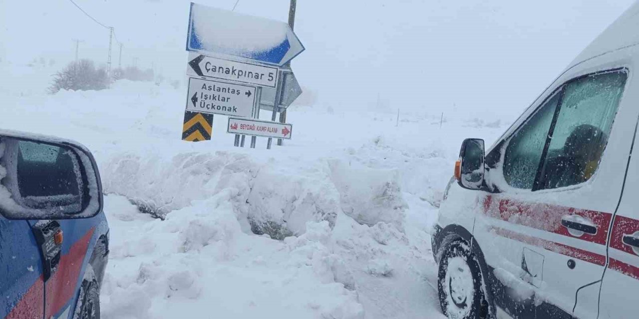 Tomarza’da Mahsur Kalan Kampçılar Muhtar Tarafından Kurtarıldı