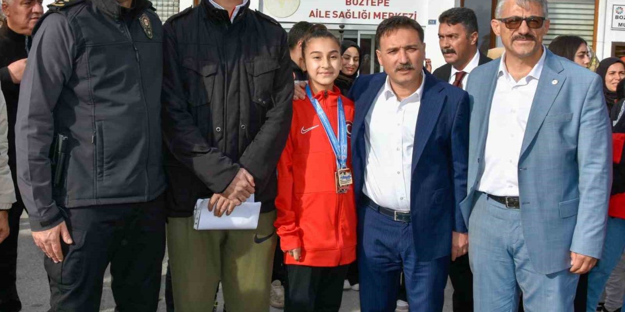 Taekwondo İl Temsilcisi Şimşek’ten Çiçek Ve Aydın’a Teşekkür