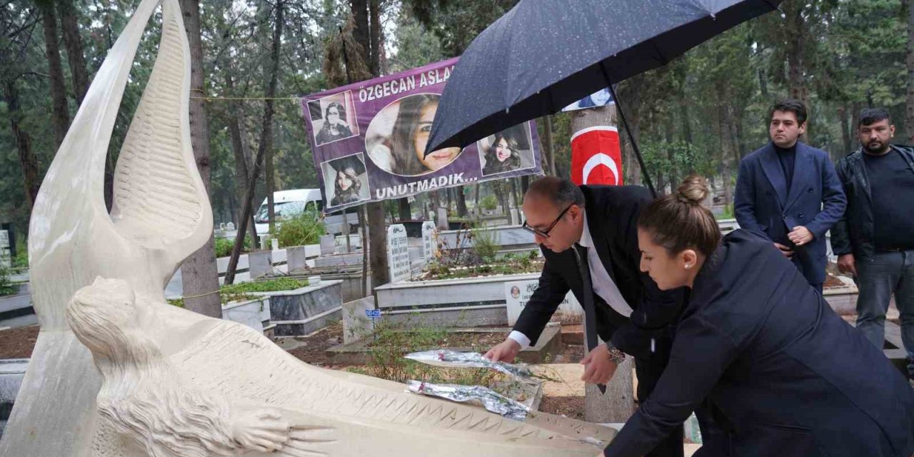 Kadına Şiddetin Simgesi Özgecan Aslan Unutulmadı