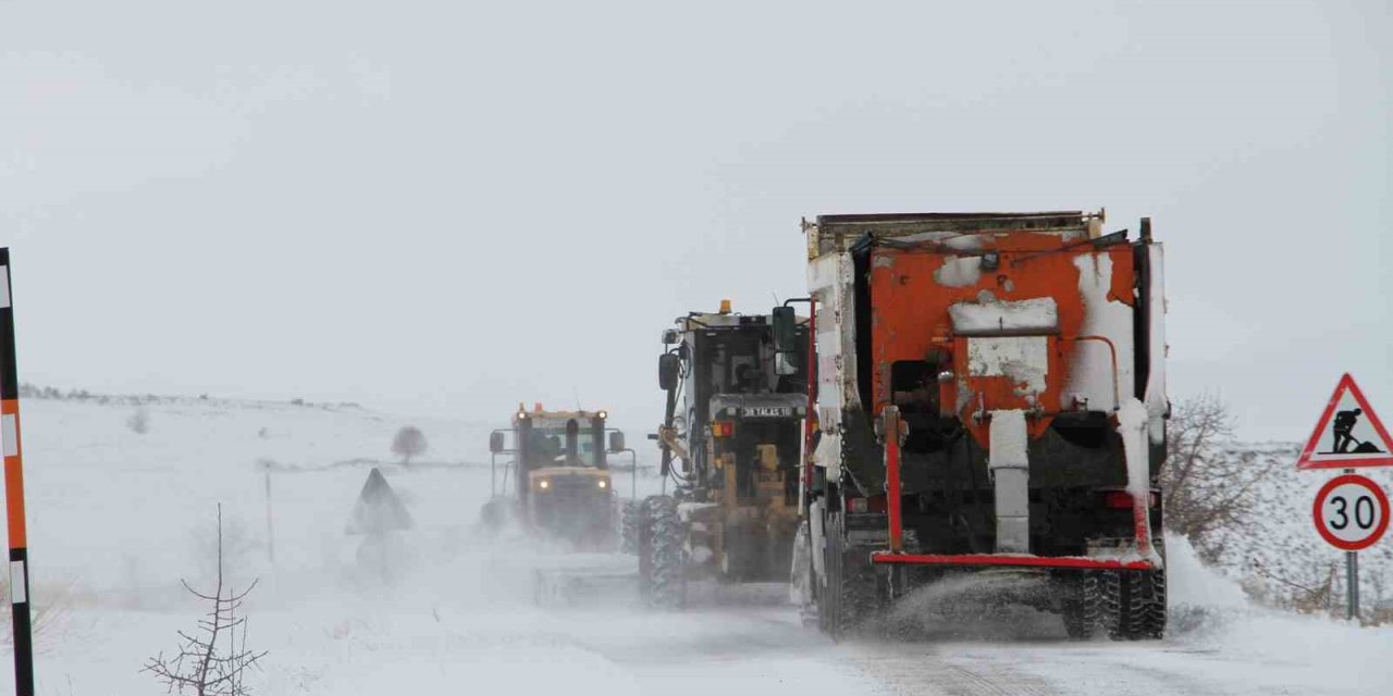 Talas’ta Kış Çalışmaları Aralıksız Sürüyor