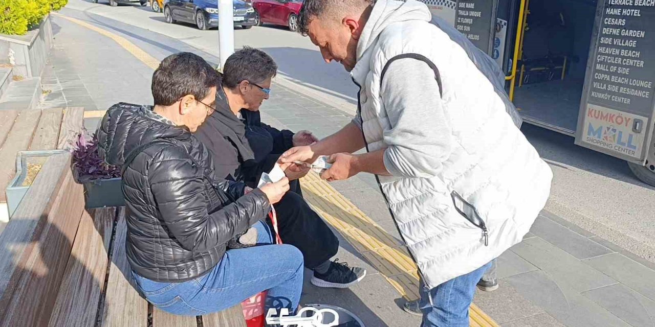 Kaza Yapan Minibüs Sürücüsüne Alman Yolcudan Kdv’li ’kova’ Cezası