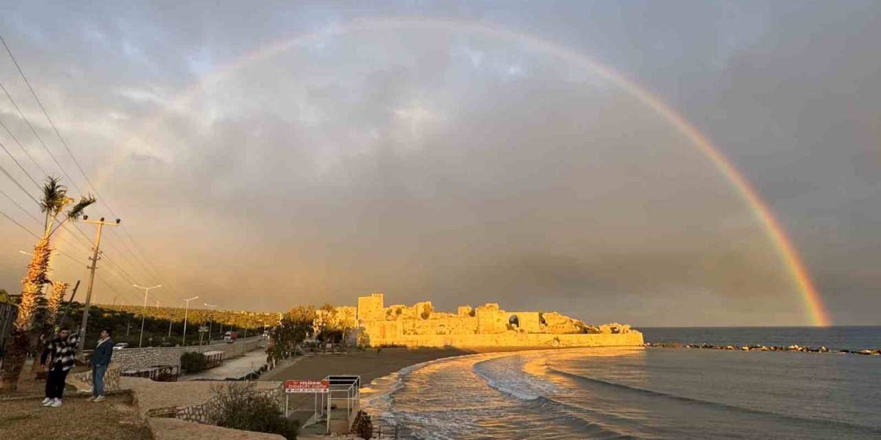 Korikos Kalesi Gökkuşağı İle Altın Renge Büründü