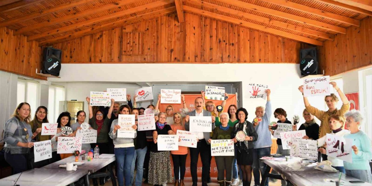 Konyaaltı’ndan Kadına Şiddetle Mücadele İçin ’tersine Dünya’ Etkinliği
