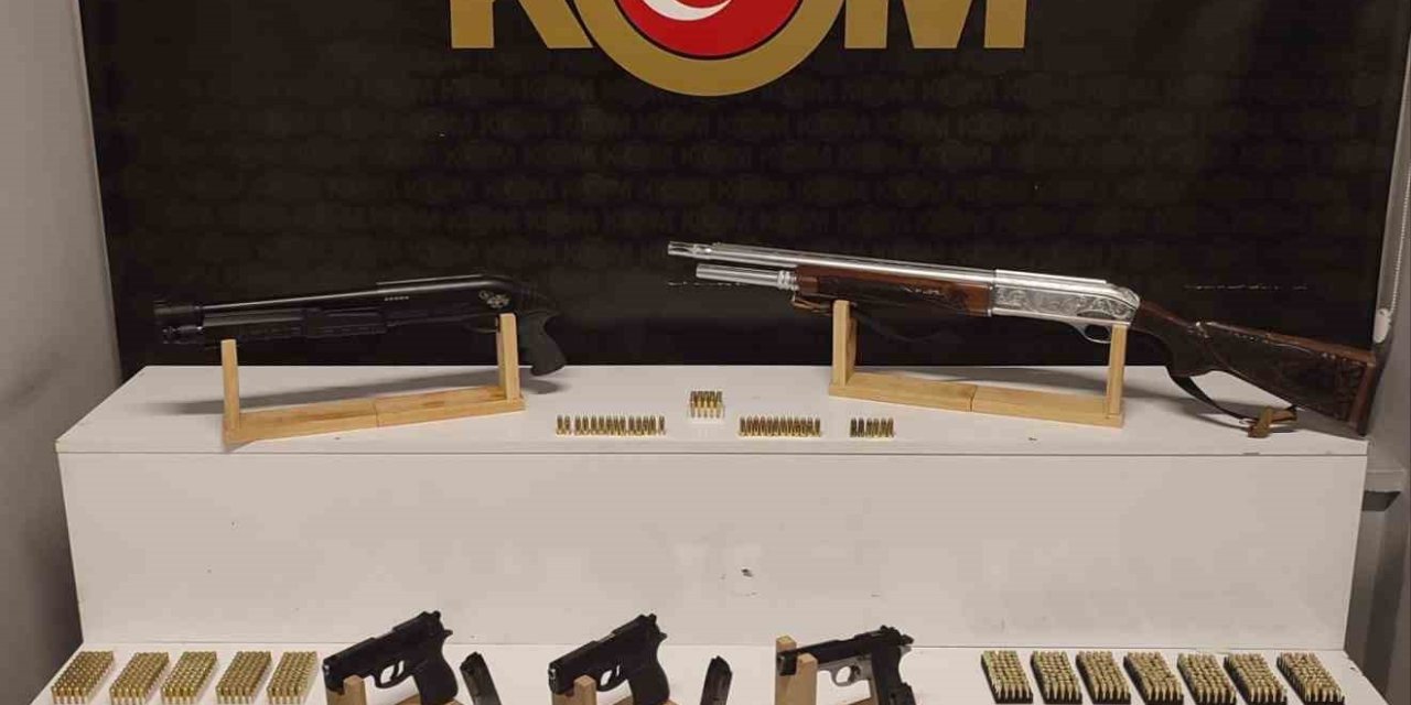 Silah Kaçakçıları Polisten Kaçamadı