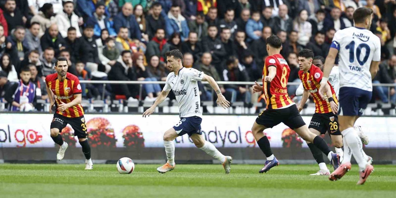 Kayserispor-fenerbahçe Maçını 16 Bin 71 Kişi İzledi