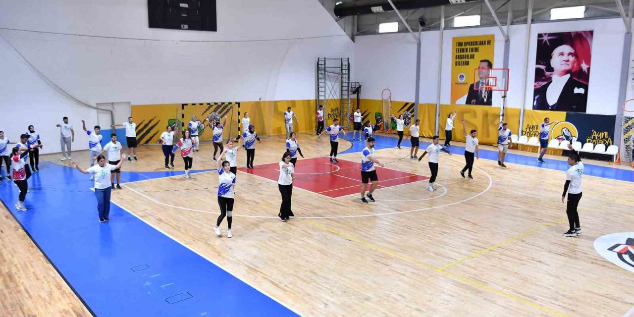 Mersin Büyükşehir Belediyesi Gençleri Fiziki Yeterlilik Sınavlarına Hazırlıyor