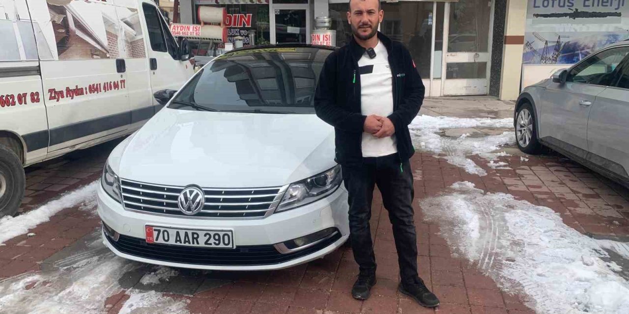 Otomobilin Çarptığı Tilki Tampon Panjuruna Sıkıştı