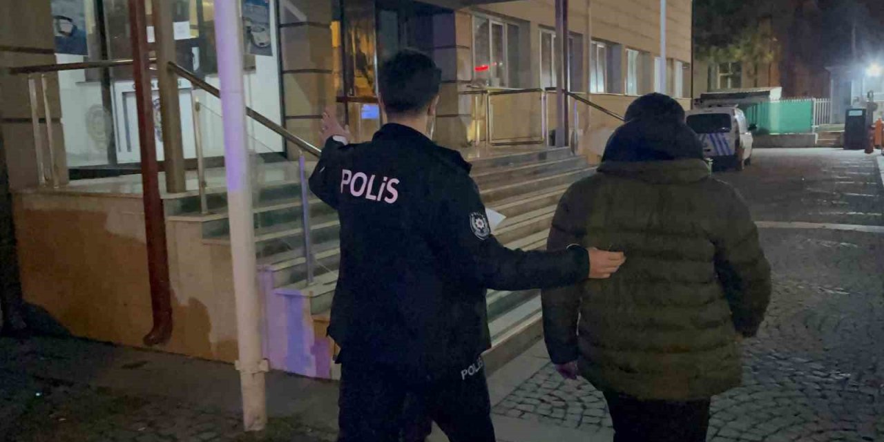 Ehliyet Sınavına Elektronik Kopya Düzeneği İle Girmek İsterken Yakalandı