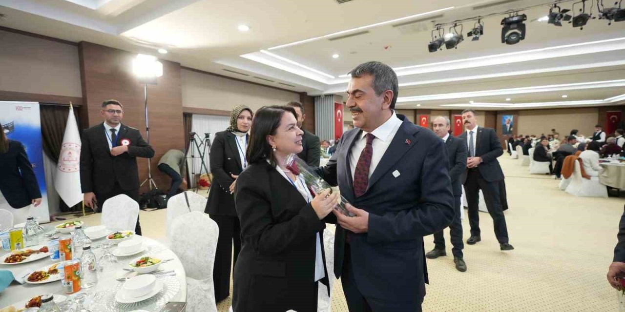 Sadife Öğretmen Eskişehir Adına Başkentte Fidan Dikti