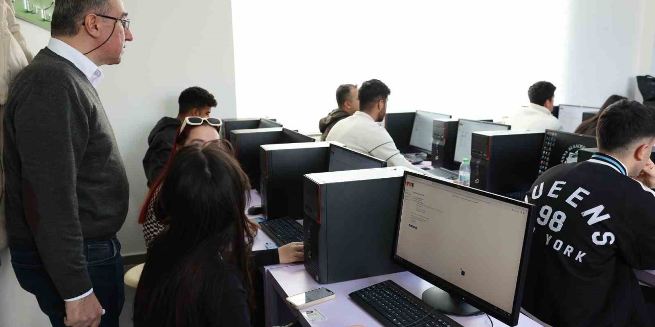 Alkü’de Daad Onset Almanca Sınavı Saşladı