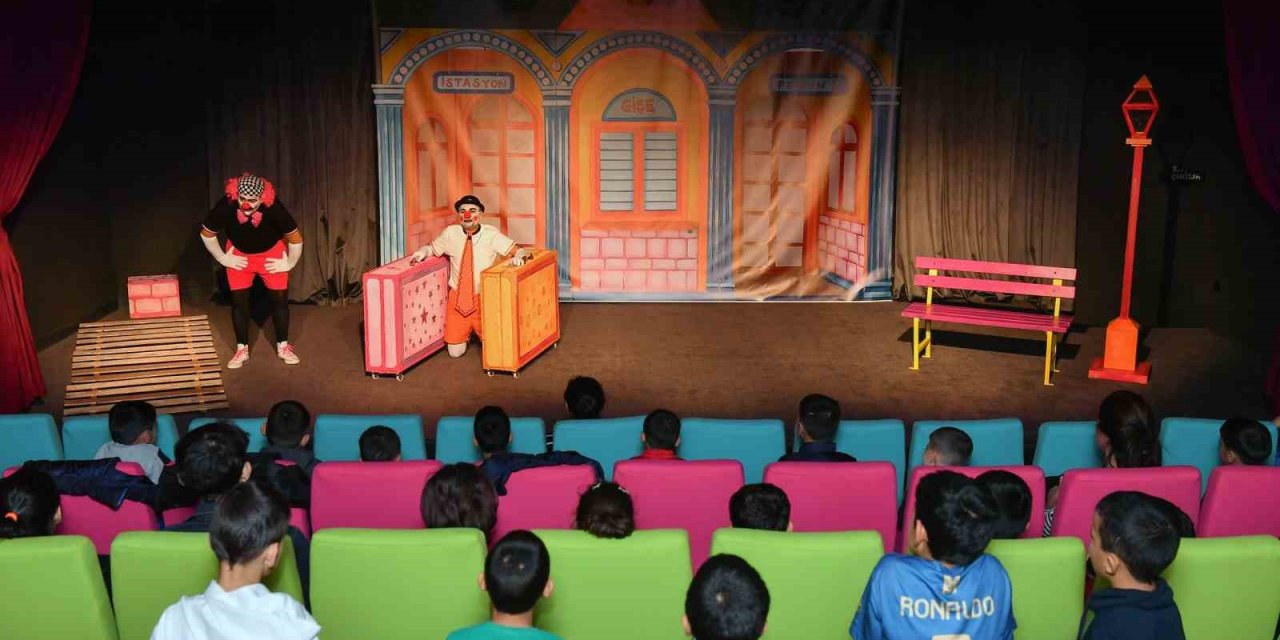 ’tiyatro Seyretmeyen Çocuk Kalmasın’ Projesi Büyüyor