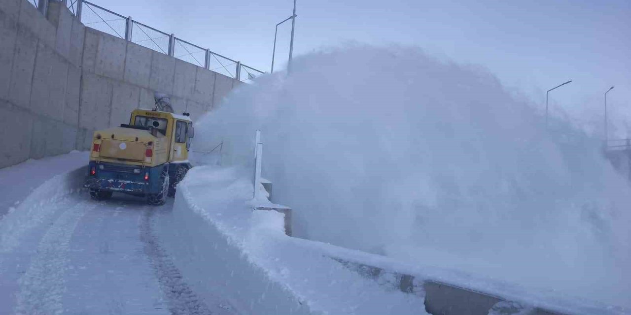 Kırsalda Tüm Mahalle Yolları Ulaşıma Açıldı