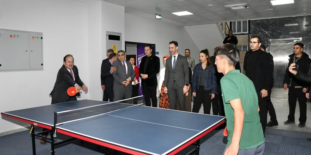 Vali Pehlivan, Yapımı Tamamlanan Silifke Gençlik Merkezi’nde İncelemelerde Bulundu