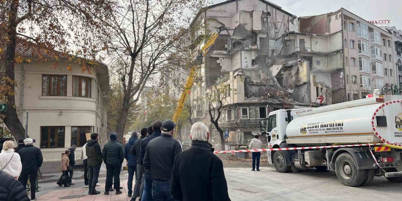 Eskişehir’de Yıkım Çalışması “kapalı Gişe” Devam Ediyor