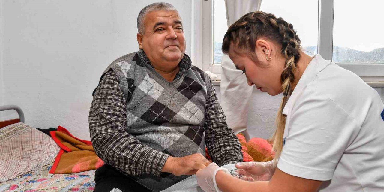 Mersin’de Evde Sağlık Ve Bakım Hizmetleri Sürüyor
