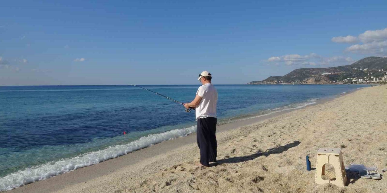 Türkiye Kışa Girmeye Hazırlanırken, Antalya Yazdan Kalma Günler Yaşıyor