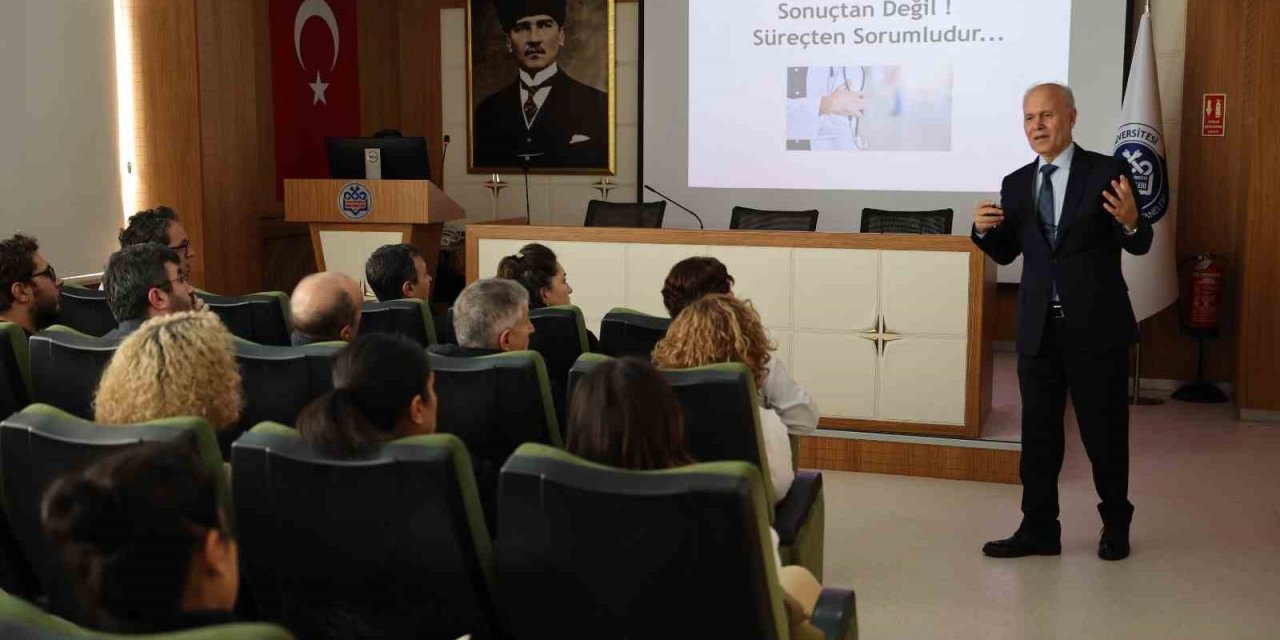 Erü Hastanelerinde, “sizce Tıbbi Hata Var Mı? Olgu Örnekleriyle” Konulu Konferans