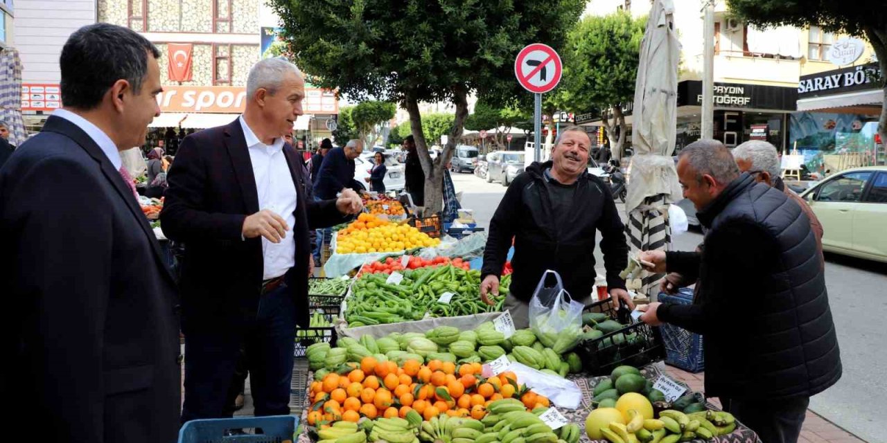 Başkan Özçelik Esnafın Taleplerini Not Aldı